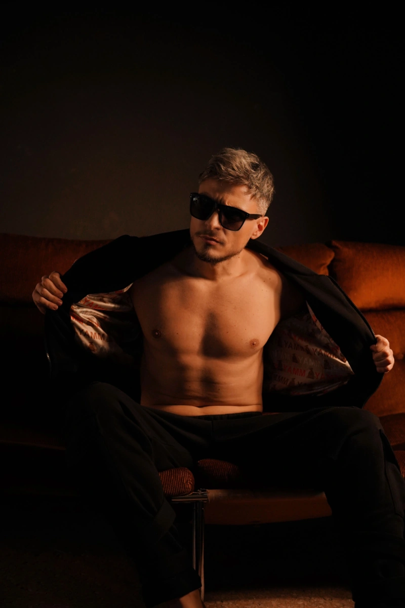 Black Line – Hoodie Two Faces