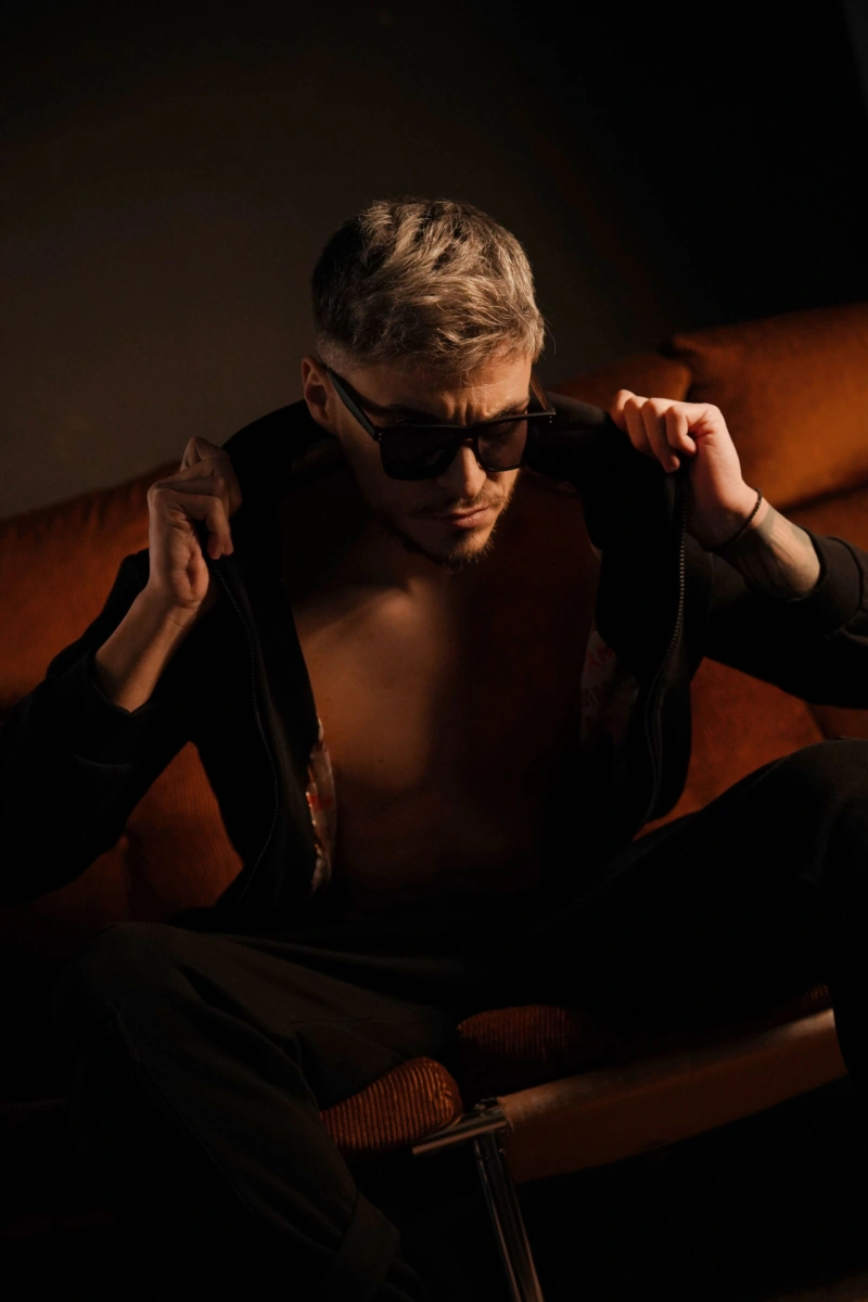 Black Line – Hoodie Two Faces